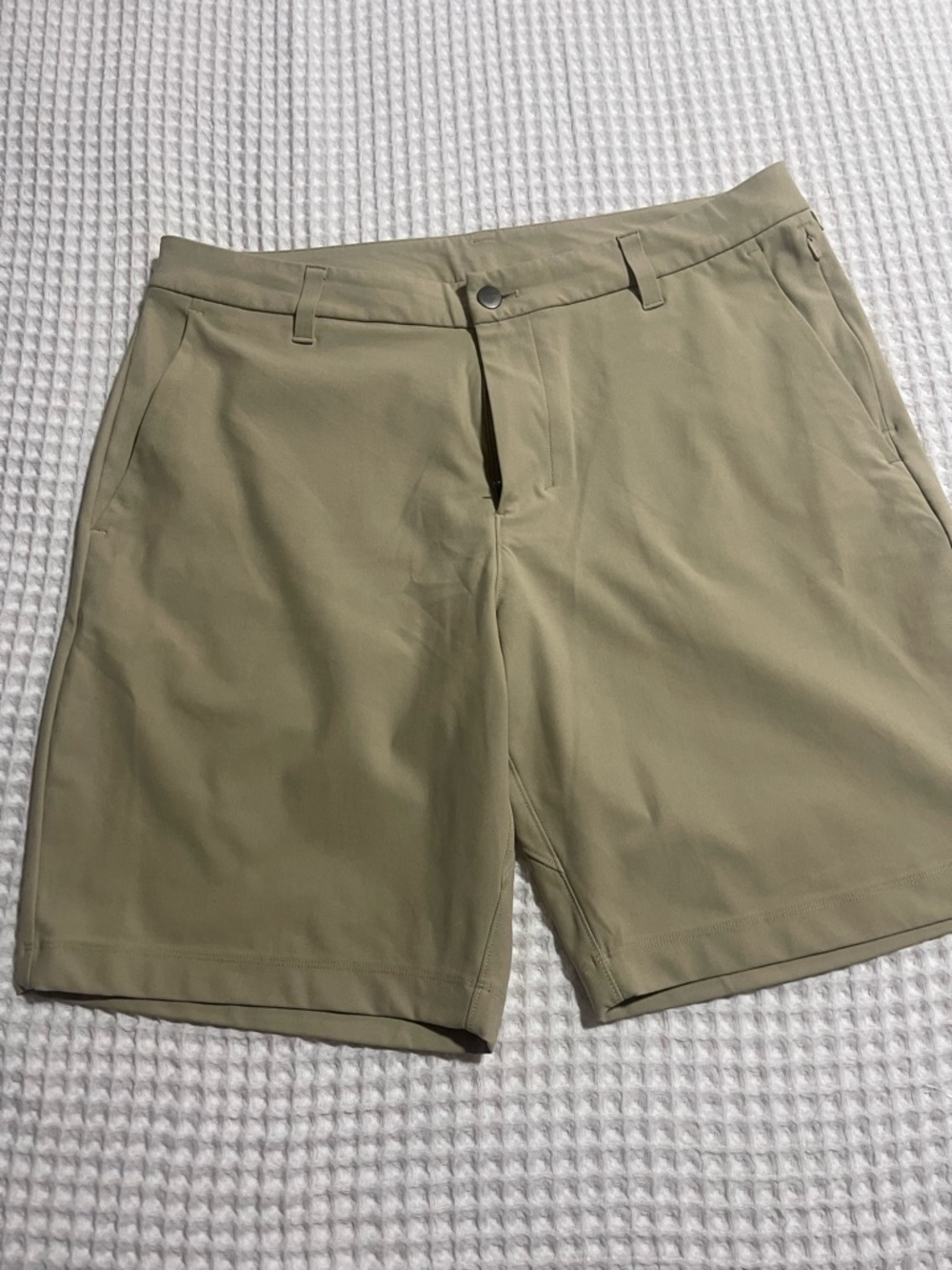lululemon athletica Men's Flat-Front Shorts - Light Olive